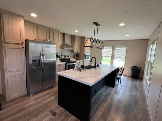 31 Dean Lane, Gray, KY 40734