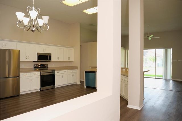 519 LAKESCAPE COURT, Orlando, FL 32828