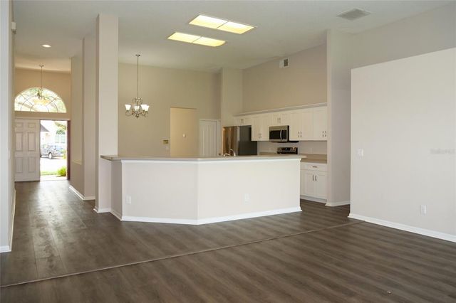 519 LAKESCAPE COURT, Orlando, FL 32828
