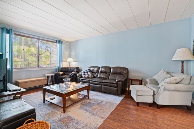 1557 Pinehurst, Upper St Clair, PA 15241