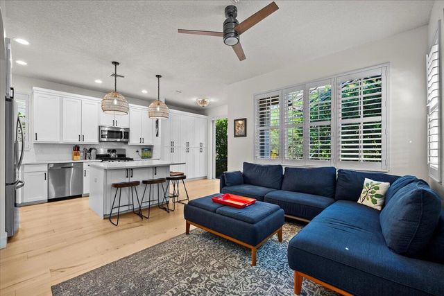 604 Moondancer Court, Palm Beach Gardens, FL 33410