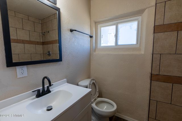 1220 W Hall Avenue, Las Cruces, NM 88005