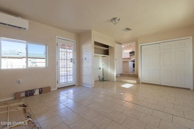 1220 W Hall Avenue, Las Cruces, NM 88005