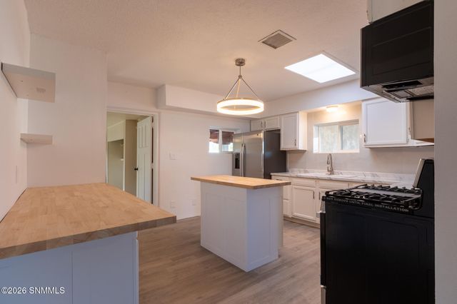 1220 W Hall Avenue, Las Cruces, NM 88005