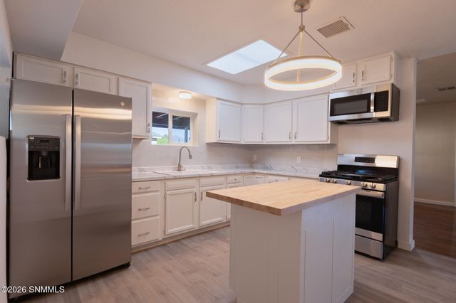 1220 W Hall Avenue, Las Cruces, NM 88005