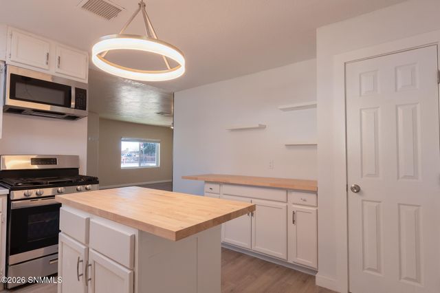 1220 W Hall Avenue, Las Cruces, NM 88005