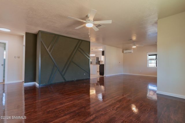 1220 W Hall Avenue, Las Cruces, NM 88005