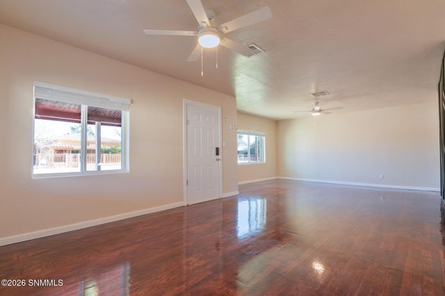 1220 W Hall Avenue, Las Cruces, NM 88005