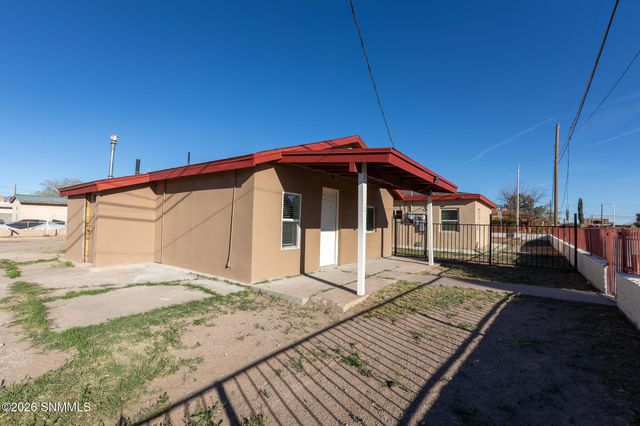 1220 W Hall Avenue, Las Cruces, NM 88005