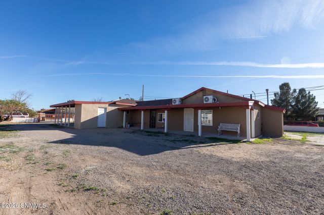 1220 W Hall Avenue, Las Cruces, NM 88005