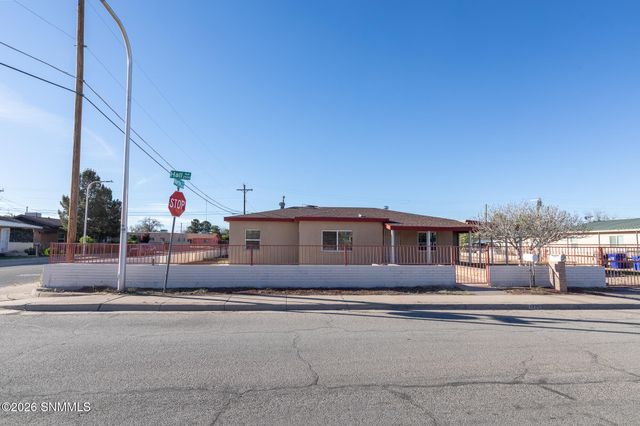1220 W Hall Avenue, Las Cruces, NM 88005