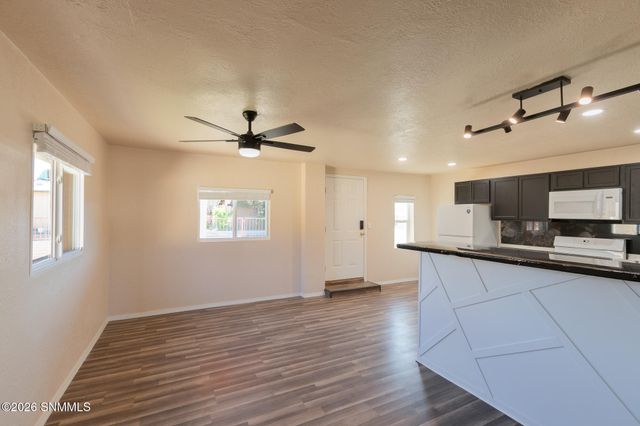 1220 W Hall Avenue, Las Cruces, NM 88005