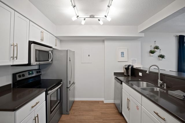 4860 Park Commons Drive 211, Saint Louis Park, MN 55416