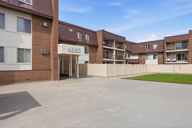 4860 Park Commons Drive 211, Saint Louis Park, MN 55416