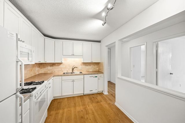 4860 Park Commons Drive 211, Saint Louis Park, MN 55416