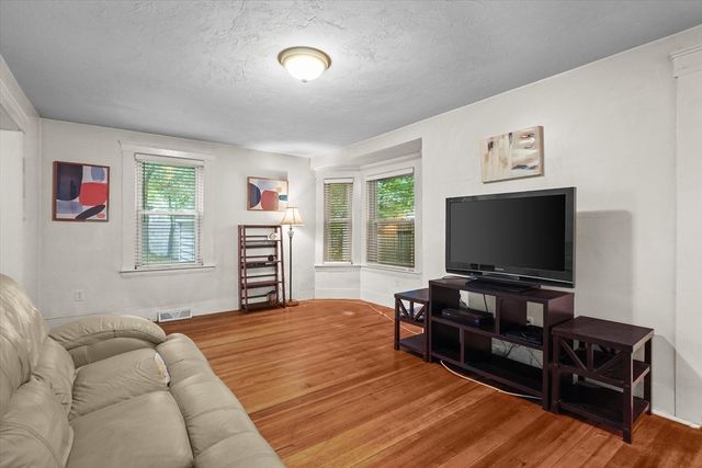 5 Hampstead St, Methuen, MA 01844