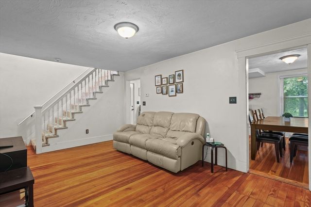 5 Hampstead St, Methuen, MA 01844