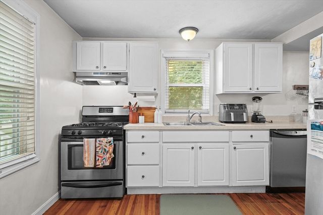 5 Hampstead St, Methuen, MA 01844