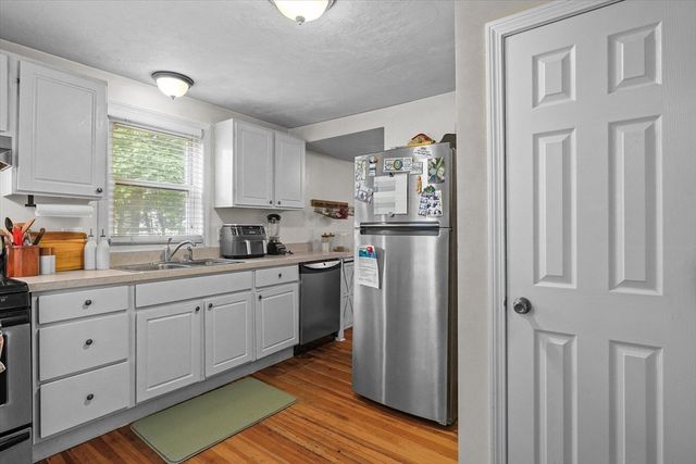 5 Hampstead St, Methuen, MA 01844