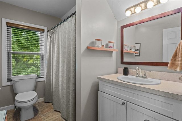 5 Hampstead St, Methuen, MA 01844