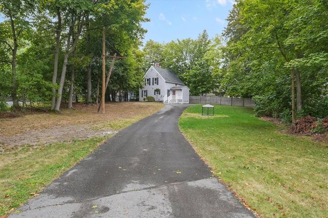 5 Hampstead St, Methuen, MA 01844
