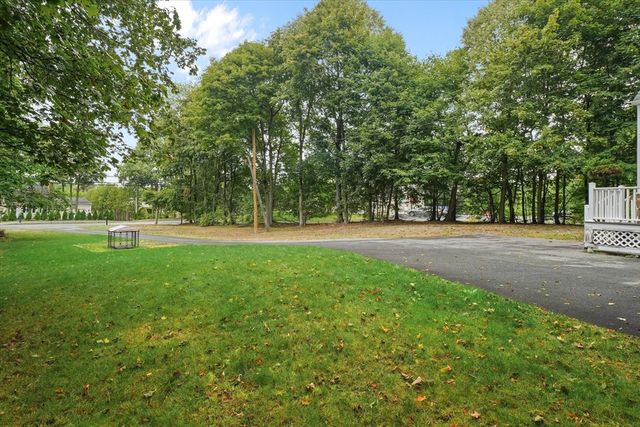 5 Hampstead St, Methuen, MA 01844