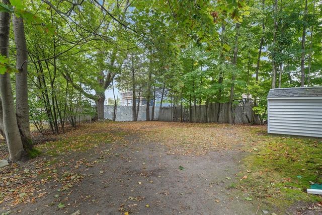 5 Hampstead St, Methuen, MA 01844