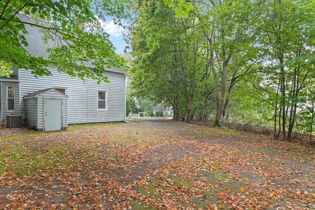 5 Hampstead St, Methuen, MA 01844