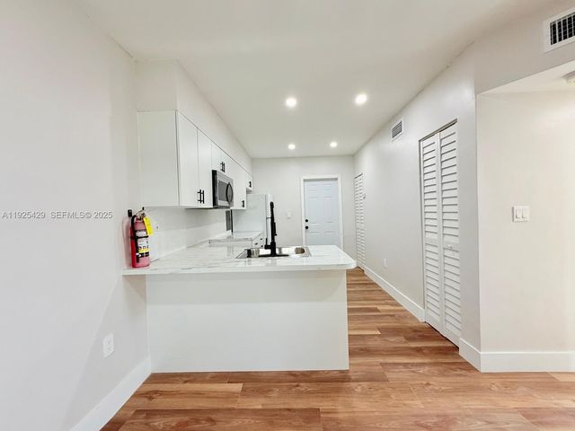 4801 NW 33rd Ave 1, Miami, FL 33142