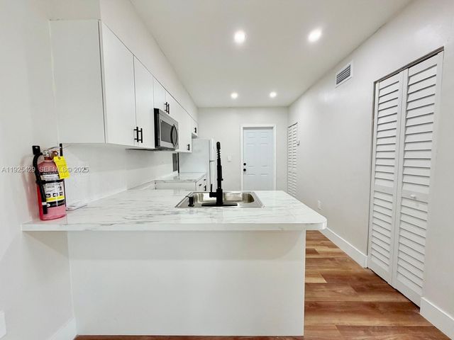 4801 NW 33rd Ave 1, Miami, FL 33142