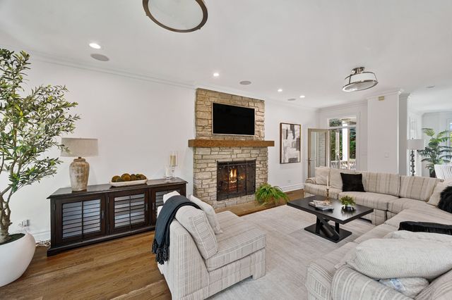 2303 Old Glenview Road, Wilmette, IL 60091