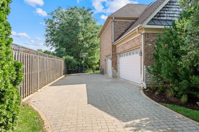 2303 Old Glenview Road, Wilmette, IL 60091