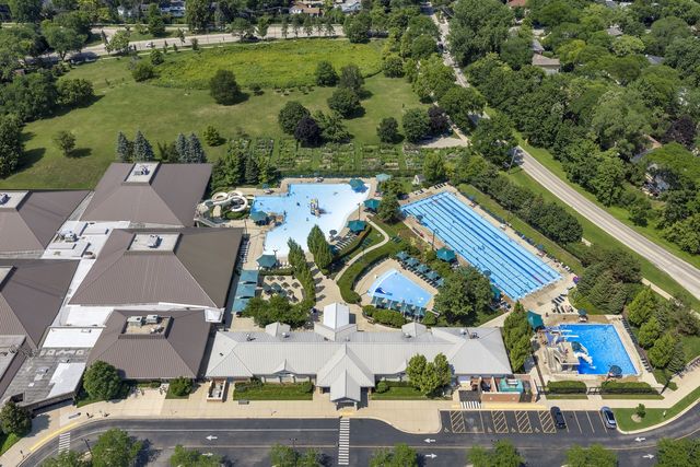 2303 Old Glenview Road, Wilmette, IL 60091