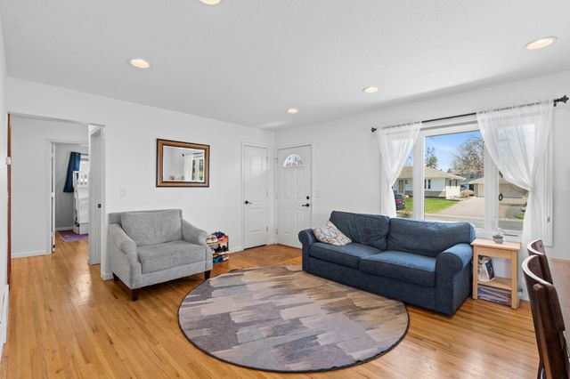 5825 Ensign Avenue N, New Hope, MN 55428