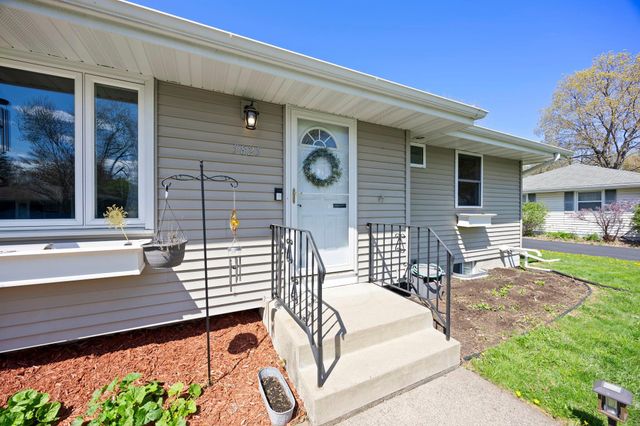 5825 Ensign Avenue N, New Hope, MN 55428