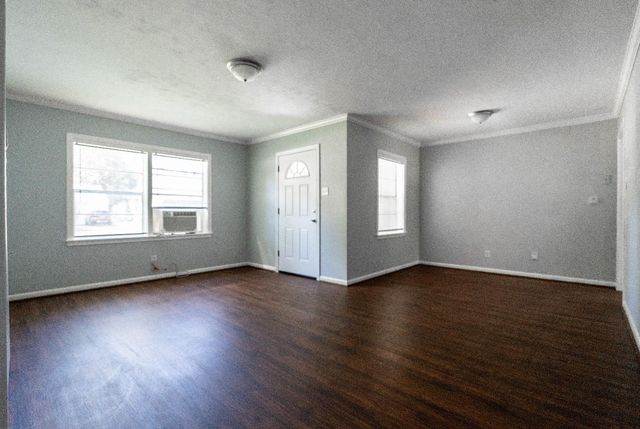 1011 Linden St, La Marque, TX 77568