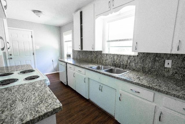 1011 Linden St, La Marque, TX 77568