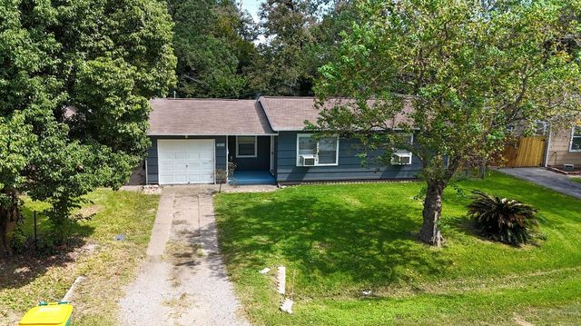 1011 Linden St, La Marque, TX 77568