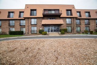 4050 Dundee Road 203, Northbrook, IL 60062