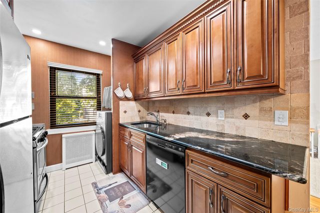 1195 East Broadway L23, Hewlett, NY 11557