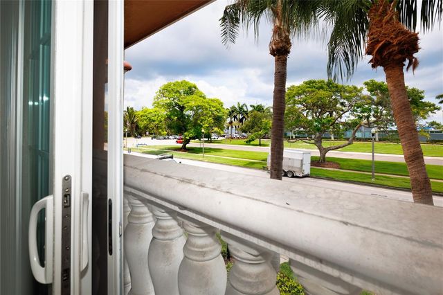 920 NORTH SHORE DRIVE NE, St Petersburg, FL 33701