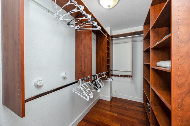 920 NORTH SHORE DRIVE NE, St Petersburg, FL 33701