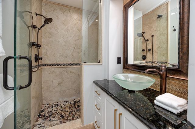 920 NORTH SHORE DRIVE NE, St Petersburg, FL 33701