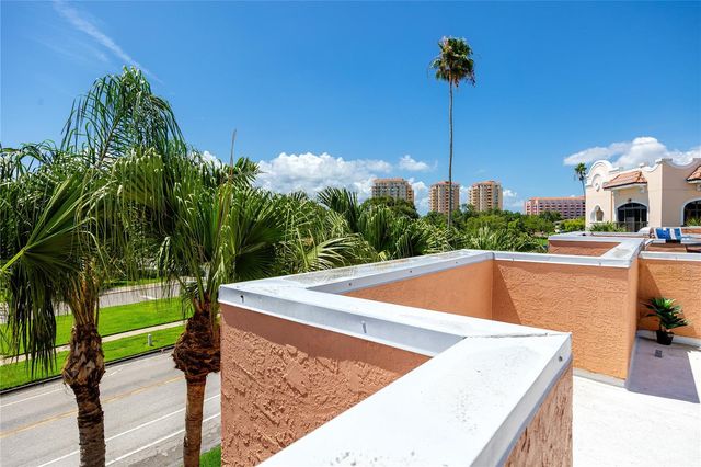 920 NORTH SHORE DRIVE NE, St Petersburg, FL 33701