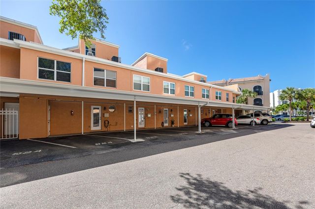 920 NORTH SHORE DRIVE NE, St Petersburg, FL 33701