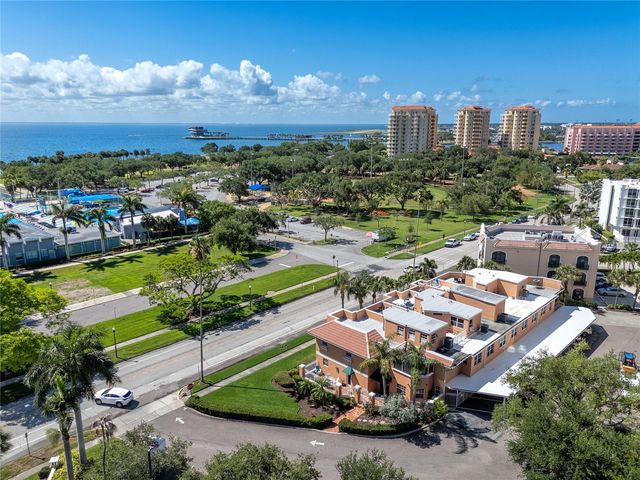 920 NORTH SHORE DRIVE NE, St Petersburg, FL 33701