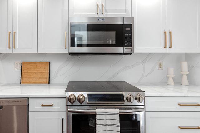 920 NORTH SHORE DRIVE NE, St Petersburg, FL 33701