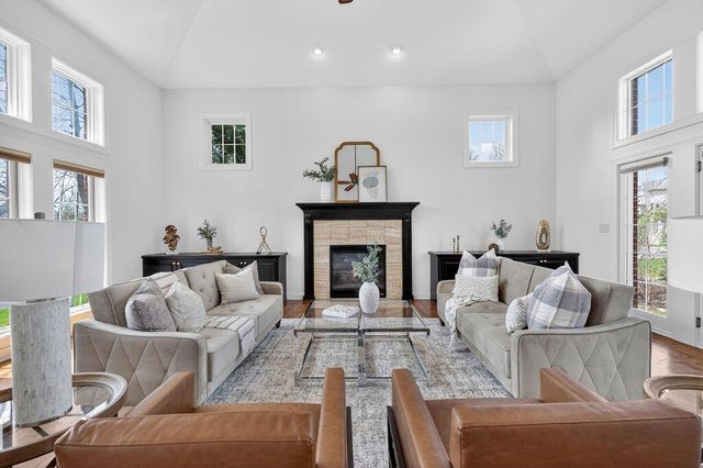 10685 Wood Crest DRIVE, Mequon, WI 53092