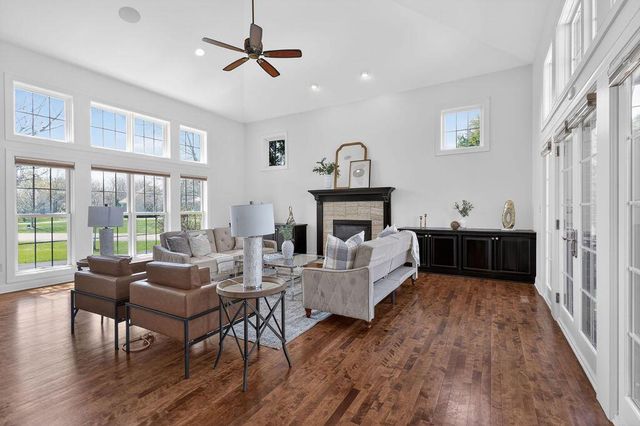 10685 Wood Crest DRIVE, Mequon, WI 53092