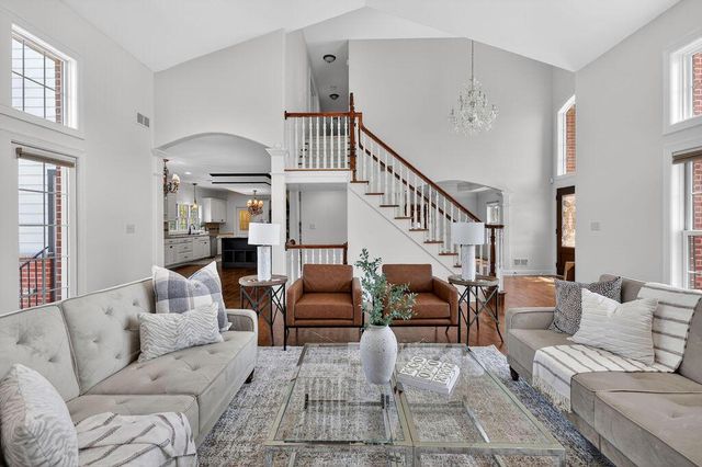 10685 Wood Crest DRIVE, Mequon, WI 53092